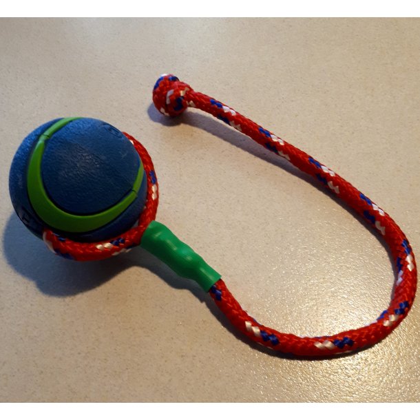 CHUCKIT ULTRA BALL MED GENNEMG&Aring;ENDE SPLEJSET SEJLTOV - "V&AElig;LG IMELLEM 4 ST&Oslash;RRELSER (OBS. &Oslash;. 6,4 CM LEVERES I 2 FARVER)"