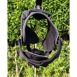 NYLONSELE BLDT POLSTERT M/BRYSTPLADE + HNDTAG OG SNAPLS "HETZ TIL HVALP" - BRYSTOMFANG 65-80 CM.