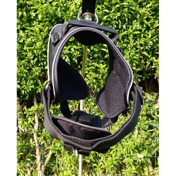 NYLONSELE BLDT POLSTERT M/BRYSTPLADE + HNDTAG OG SNAPLS "HETZ TIL HVALP" - BRYSTOMFANG 65-80 CM.