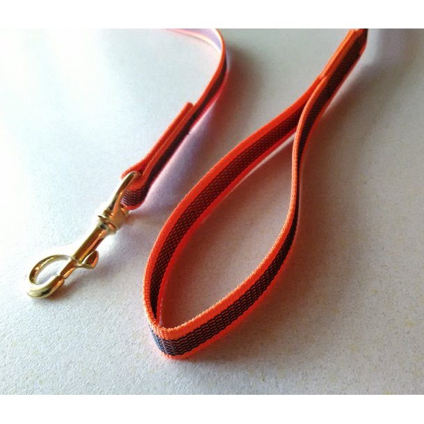 ANTI-SLIPLINE "DOGSPORT" DELUXE MED H&Aring;NDTAG AF 20MM GUMMIBELAGT WEBBINGB&Aring;ND MED MESSING KARABIN - FUCHSIA/HVID.