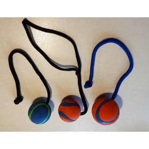 CHUCKIT ULTRA BALL MED SNOR + INDVENDIG GEMT ENDEKNUDE. 