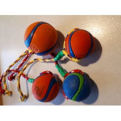 CHUCKIT ULTRA BALL MED GENNEMG&Aring;ENDE SPLEJSET SEJLTOV - "V&AElig;LG IMELLEM 4 ST&Oslash;RRELSER (OBS. &Oslash;. 6,4 CM LEVERES I 2 FARVER)"